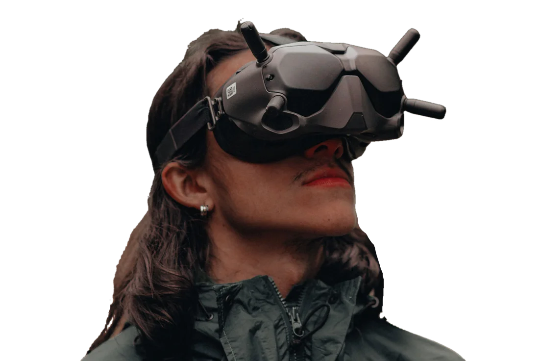 Оператор FPV-дрона — иллюстрация из материалов SkyLogix